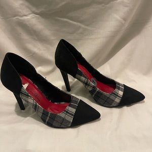 Black and white plaid heel , size 7